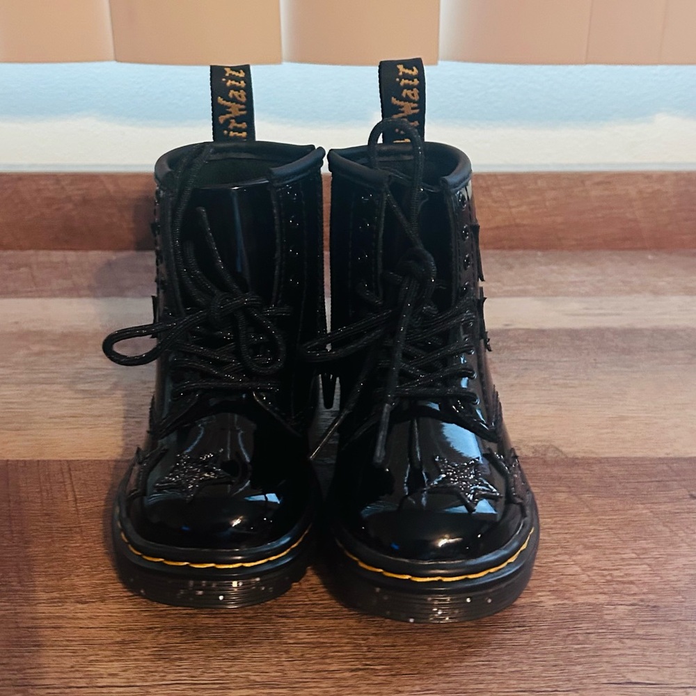 Dr.Martens Toddler 1460 Glitter Star Patent Lace Up Black Boots, Size 7. - Picture 7 of 16